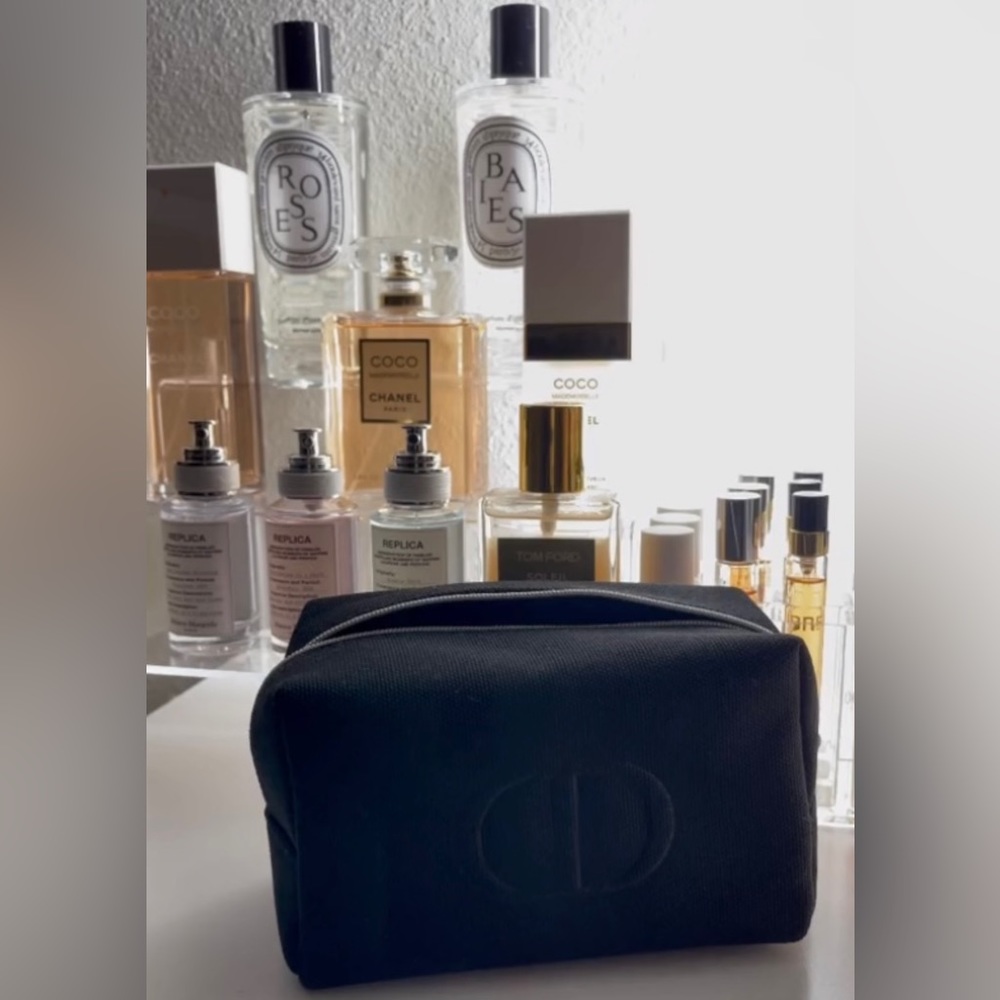 Dior NWOT Pouch in Black CD Logo. (Small see photos for measurements)